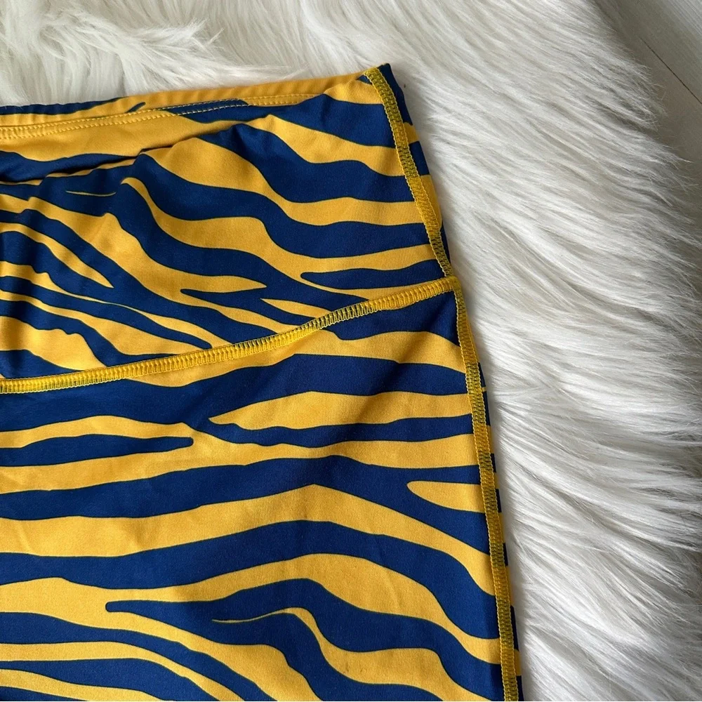 Calhoun Sportswear Maize and Blue Sports Tiger Zebra Team Tights, M